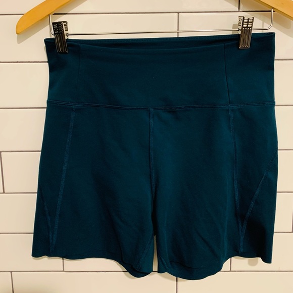girlfriend collective Pants - Giflfriend Collective emerald green biker booty Shorts S